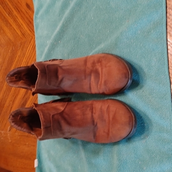 FADED GLORY FAUX SUEDE SOUTHWEST ANKLE BOOTS - Picture 2 of 8